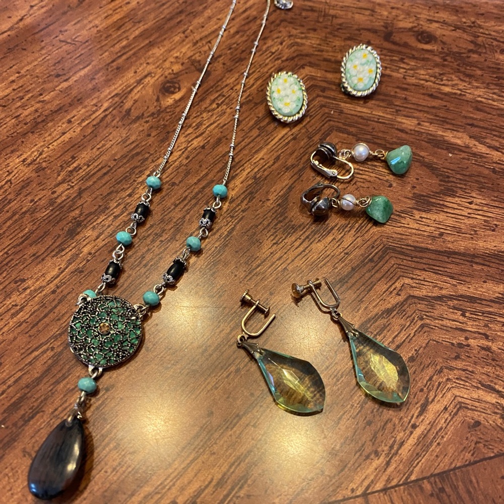 1 necklace 3 clip earrings